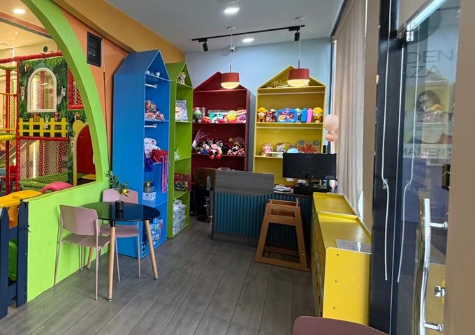 Tienda de juguetes en Fun House Play & Eat